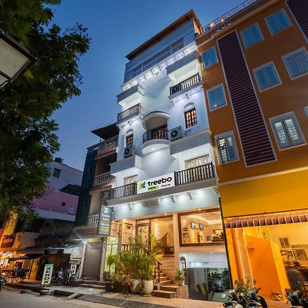 Treebo Grace Inn, 3 Min Walk From Promenade Beach 퐁디셰리 외부 사진