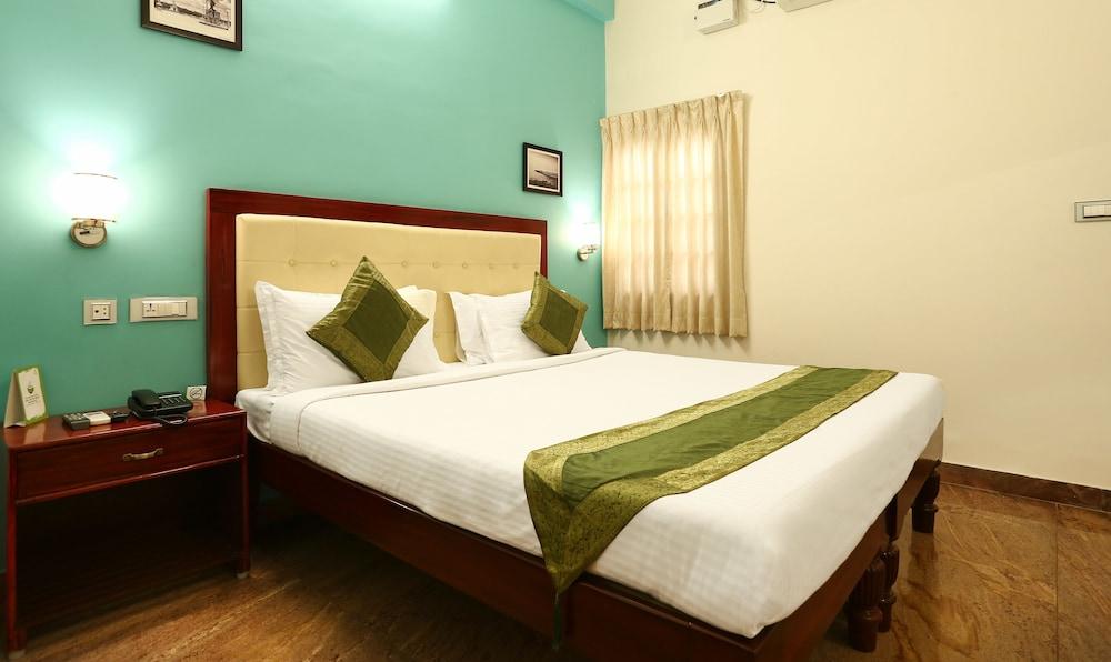 Treebo Grace Inn, 3 Min Walk From Promenade Beach 퐁디셰리 외부 사진