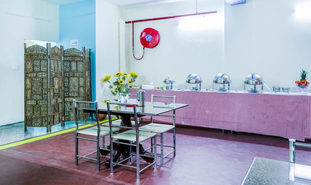 Treebo Grace Inn, 3 Min Walk From Promenade Beach 퐁디셰리 외부 사진