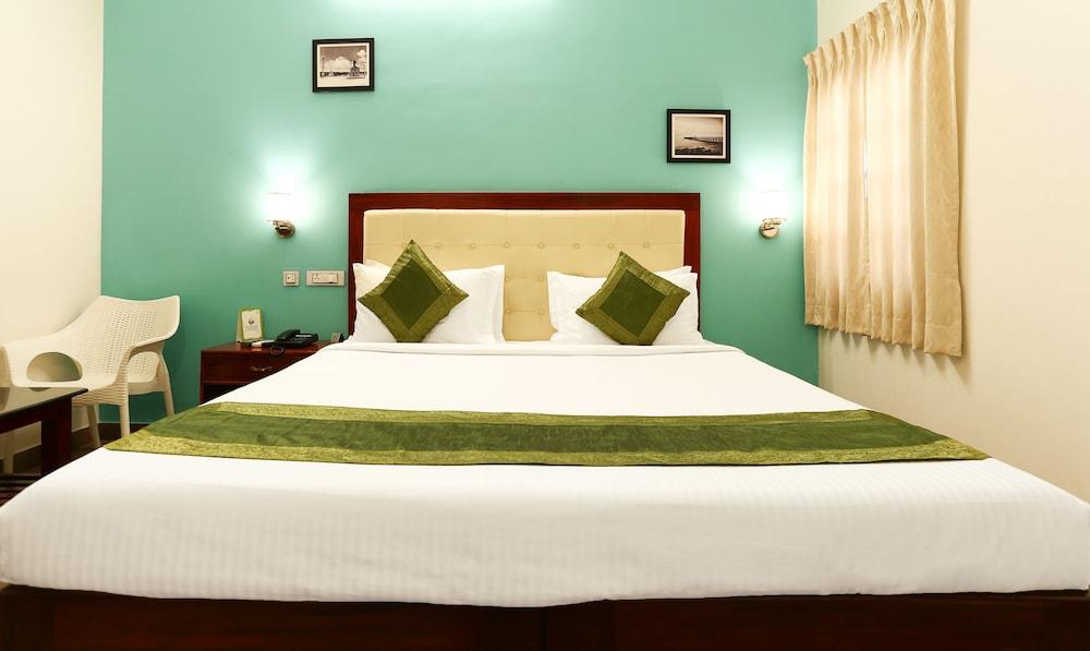 Treebo Grace Inn, 3 Min Walk From Promenade Beach 퐁디셰리 외부 사진