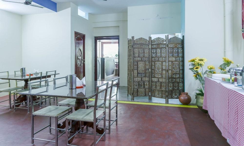 Treebo Grace Inn, 3 Min Walk From Promenade Beach 퐁디셰리 외부 사진