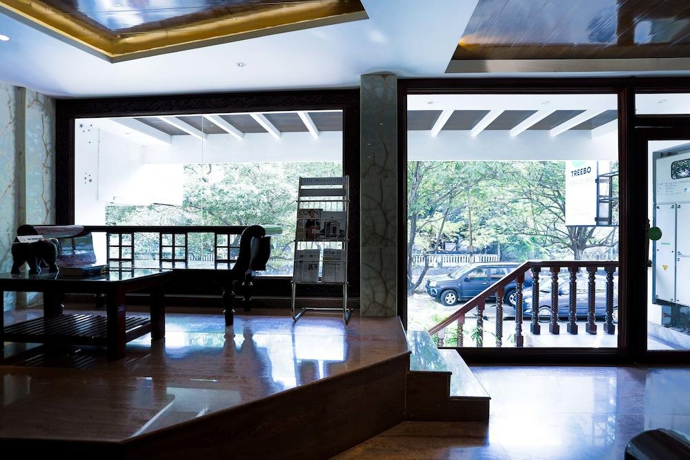 Treebo Grace Inn, 3 Min Walk From Promenade Beach 퐁디셰리 외부 사진