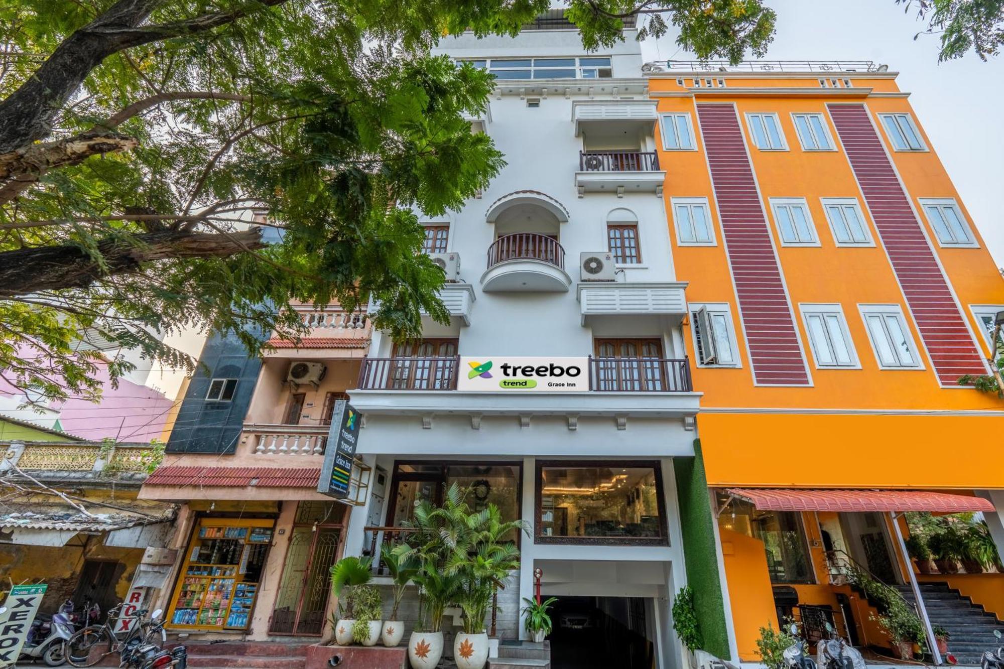 Treebo Grace Inn, 3 Min Walk From Promenade Beach 퐁디셰리 외부 사진