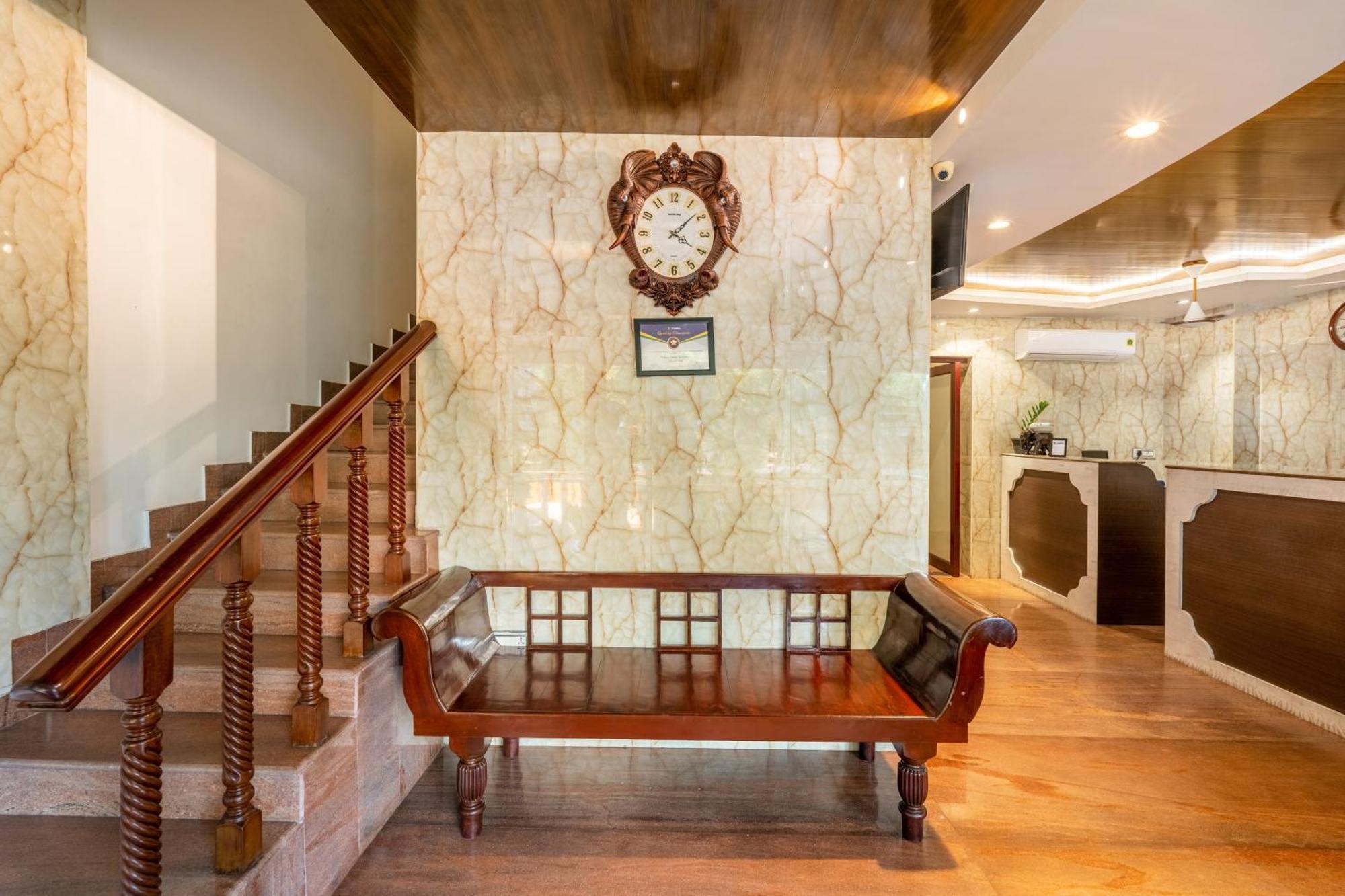 Treebo Grace Inn, 3 Min Walk From Promenade Beach 퐁디셰리 외부 사진