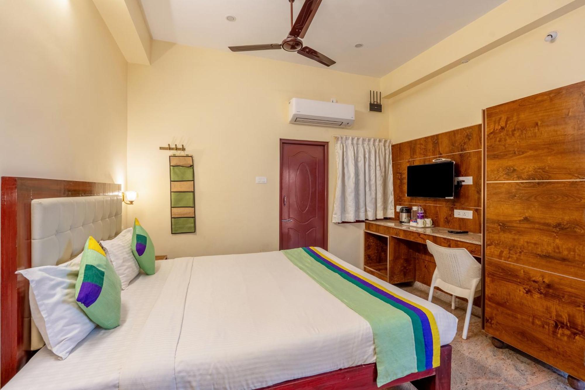 Treebo Grace Inn, 3 Min Walk From Promenade Beach 퐁디셰리 외부 사진