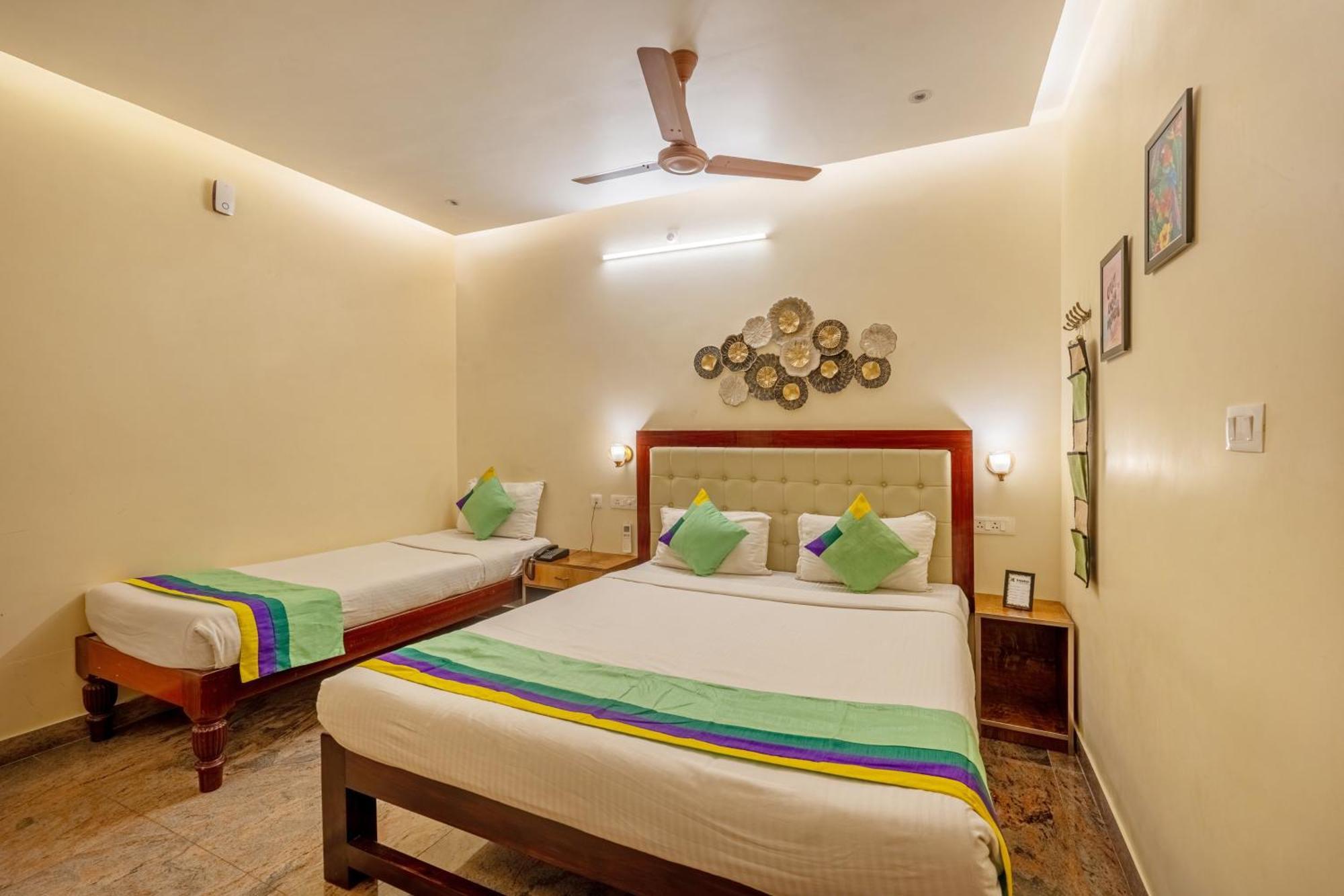 Treebo Grace Inn, 3 Min Walk From Promenade Beach 퐁디셰리 외부 사진