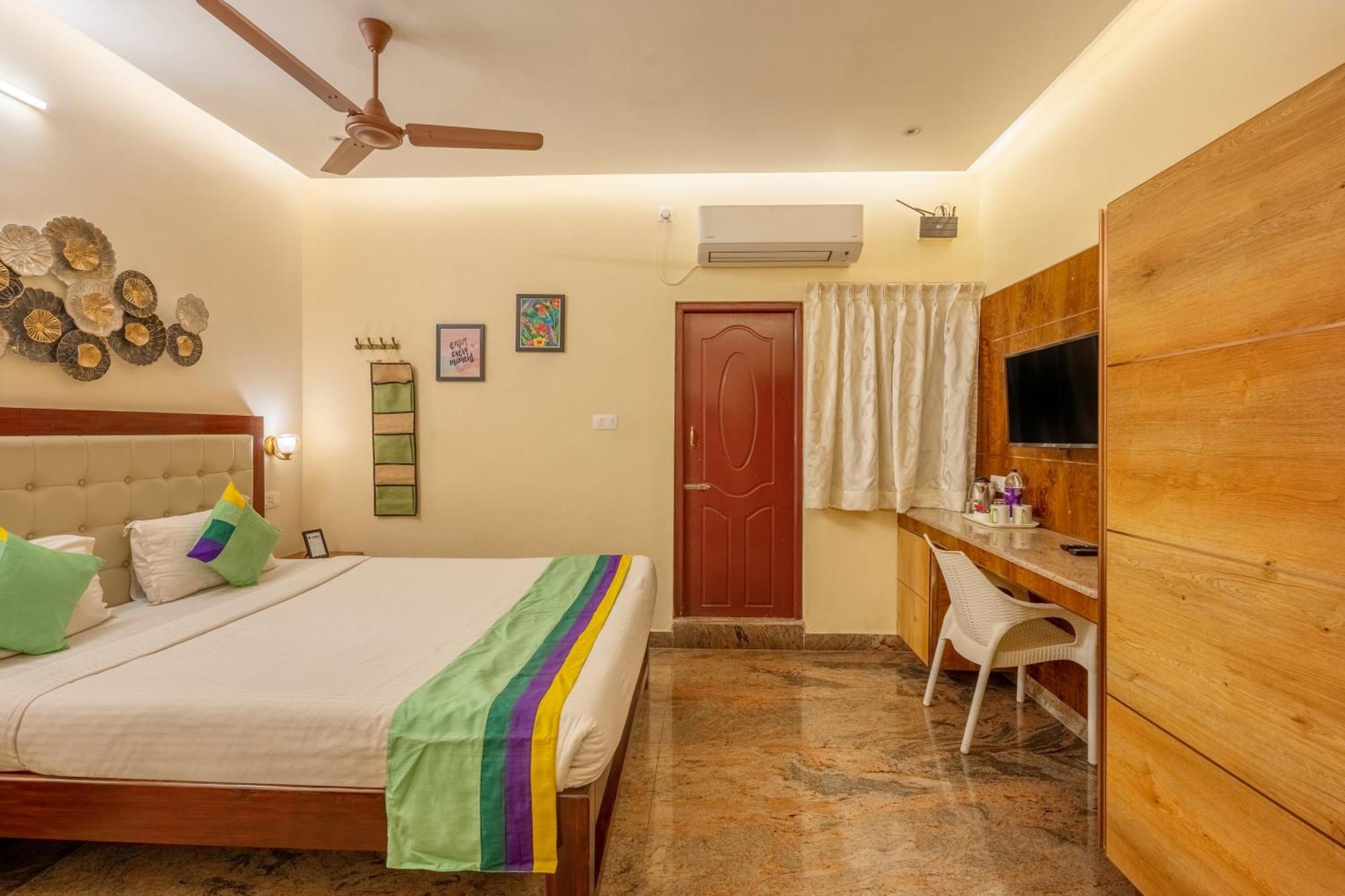 Treebo Grace Inn, 3 Min Walk From Promenade Beach 퐁디셰리 외부 사진