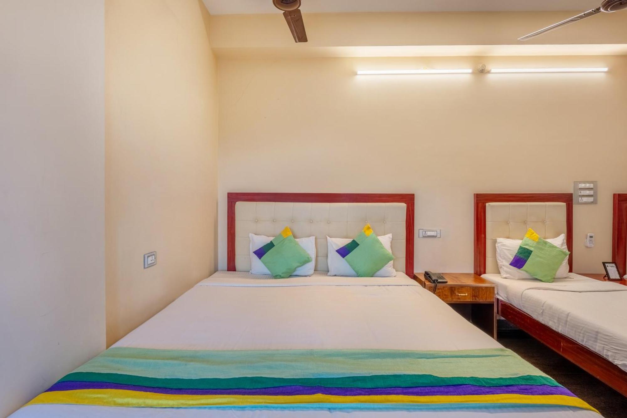 Treebo Grace Inn, 3 Min Walk From Promenade Beach 퐁디셰리 외부 사진