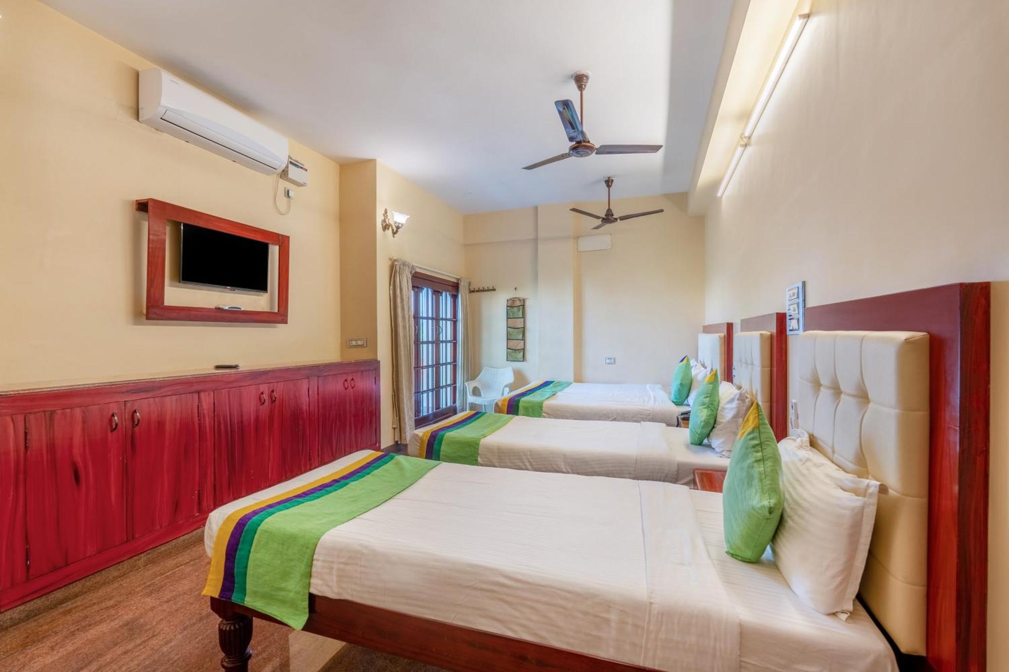 Treebo Grace Inn, 3 Min Walk From Promenade Beach 퐁디셰리 외부 사진