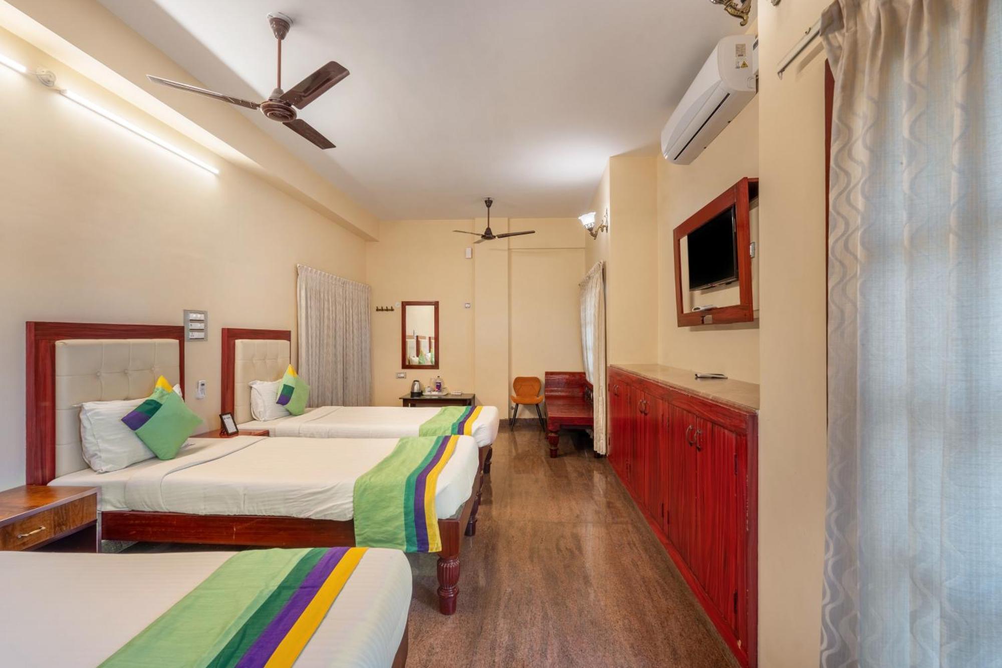 Treebo Grace Inn, 3 Min Walk From Promenade Beach 퐁디셰리 외부 사진