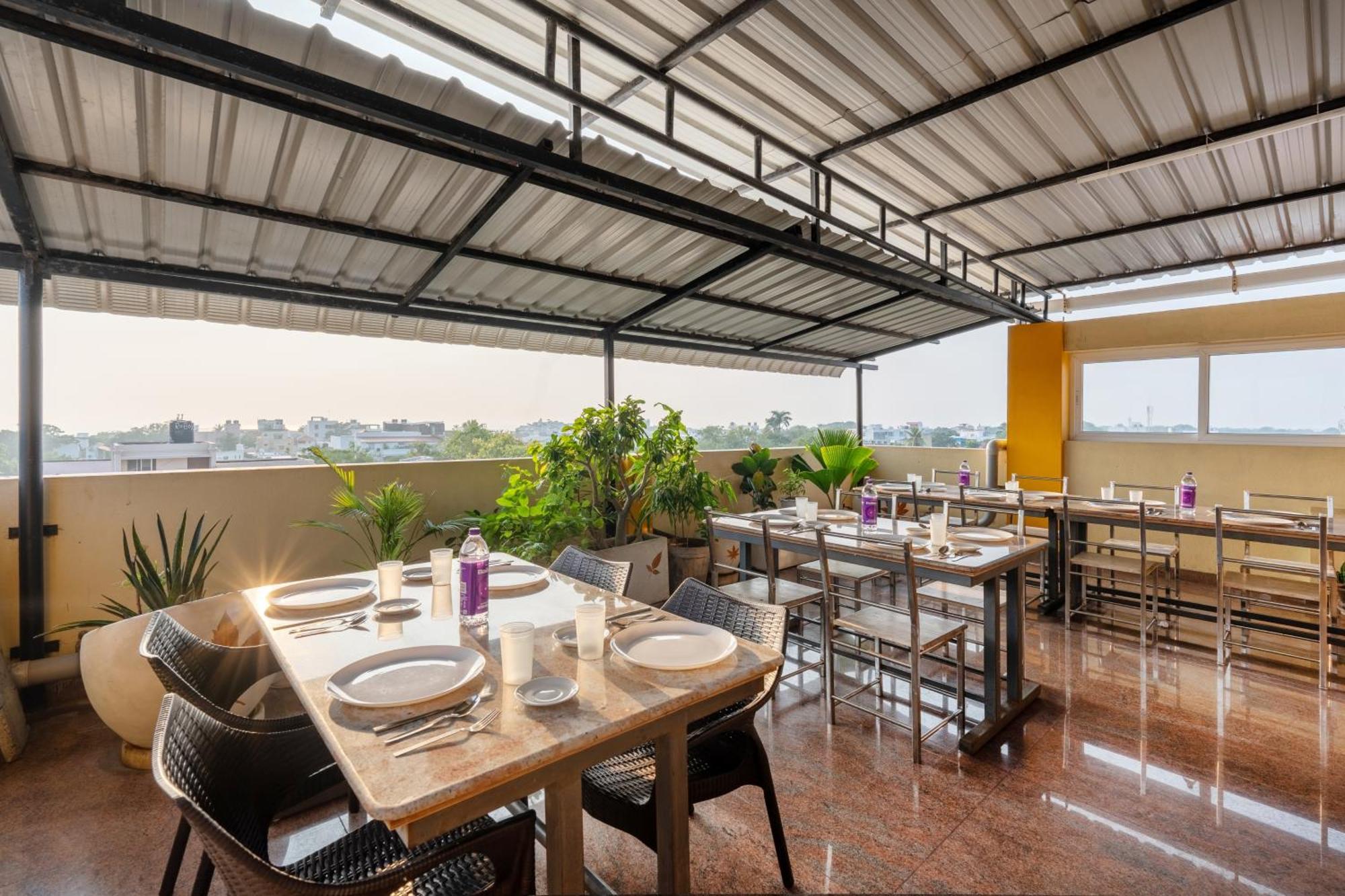 Treebo Grace Inn, 3 Min Walk From Promenade Beach 퐁디셰리 외부 사진