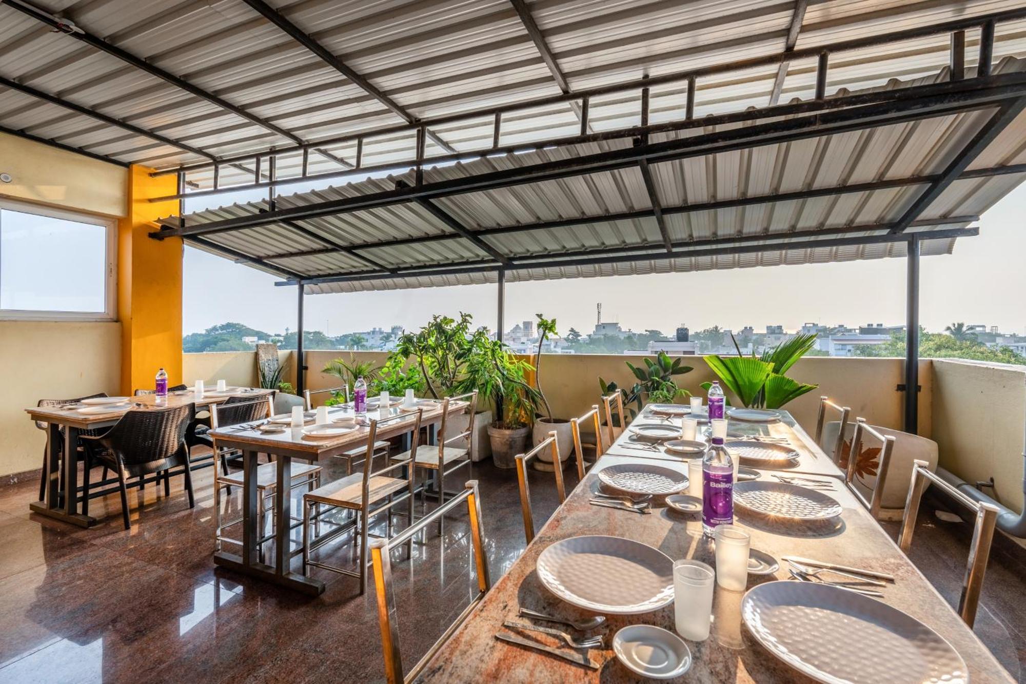 Treebo Grace Inn, 3 Min Walk From Promenade Beach 퐁디셰리 외부 사진
