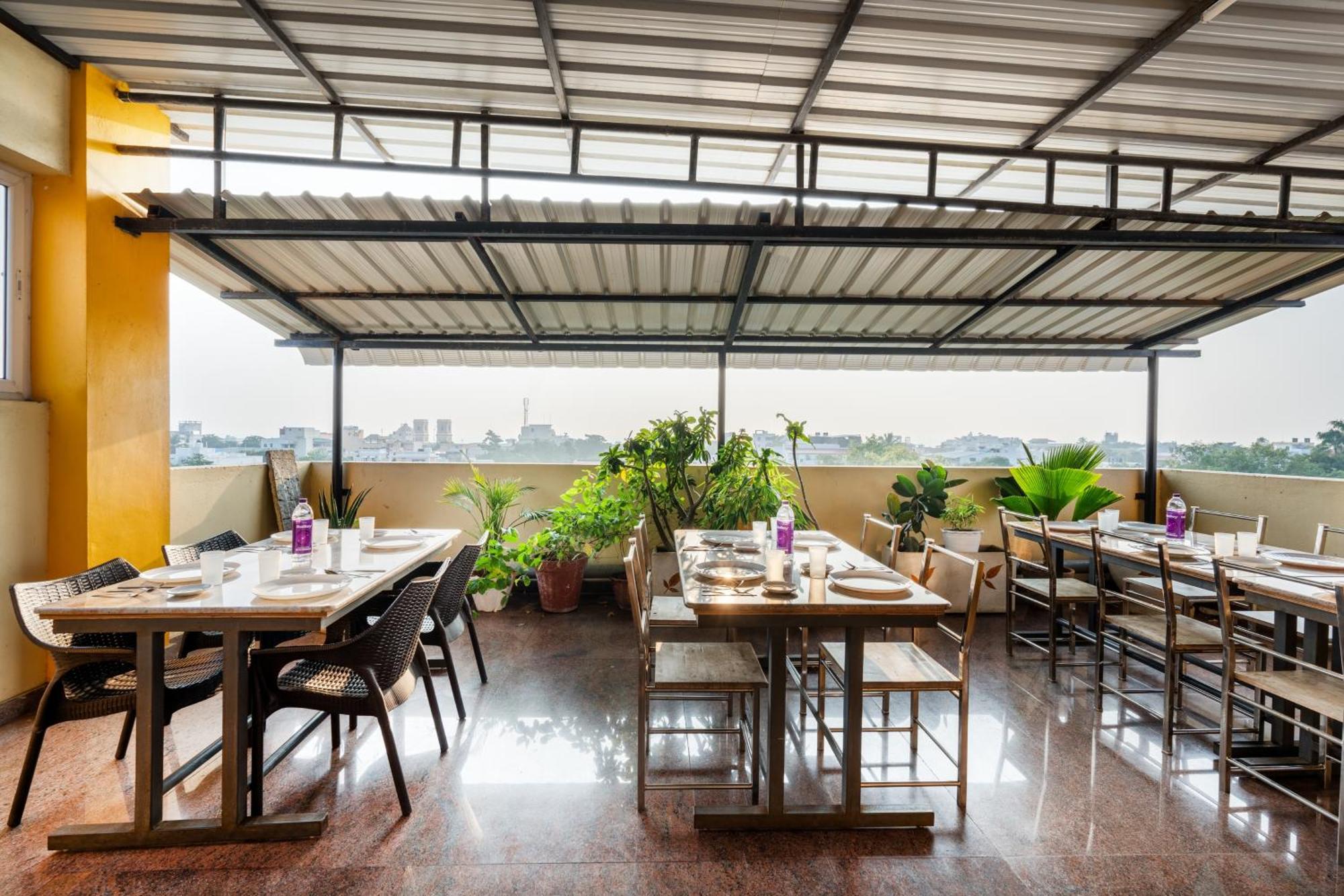 Treebo Grace Inn, 3 Min Walk From Promenade Beach 퐁디셰리 외부 사진