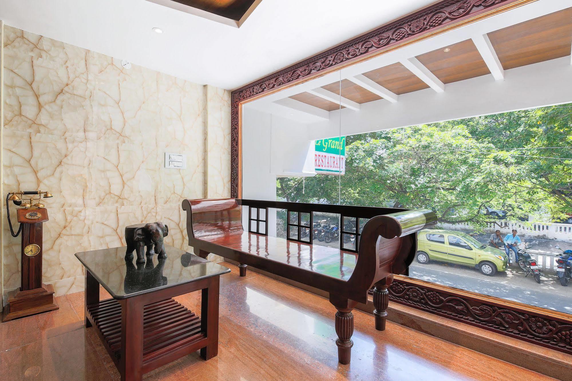 Treebo Grace Inn, 3 Min Walk From Promenade Beach 퐁디셰리 외부 사진