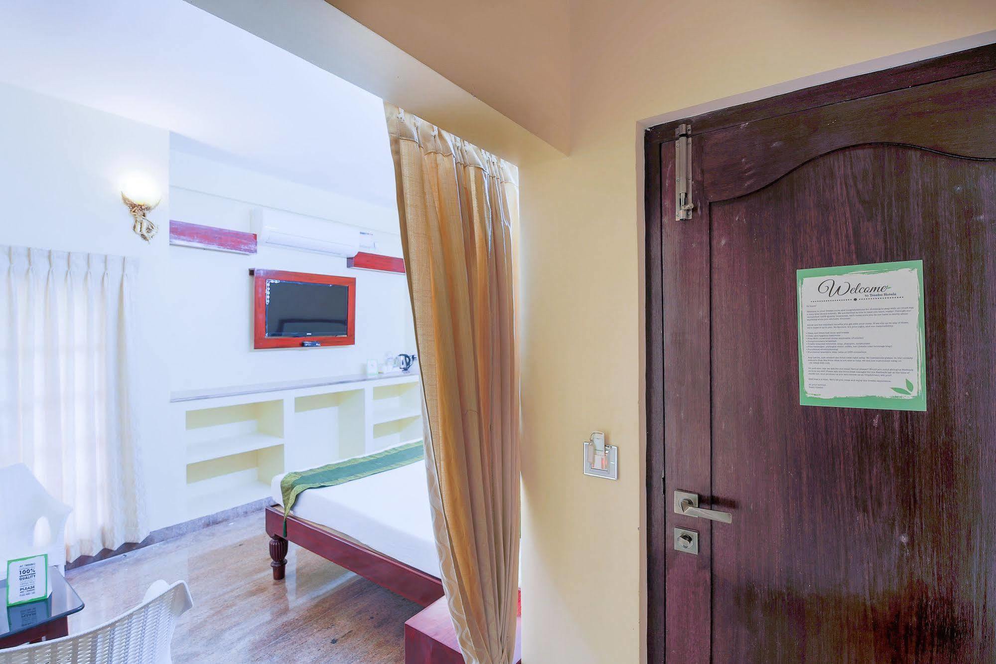 Treebo Grace Inn, 3 Min Walk From Promenade Beach 퐁디셰리 외부 사진